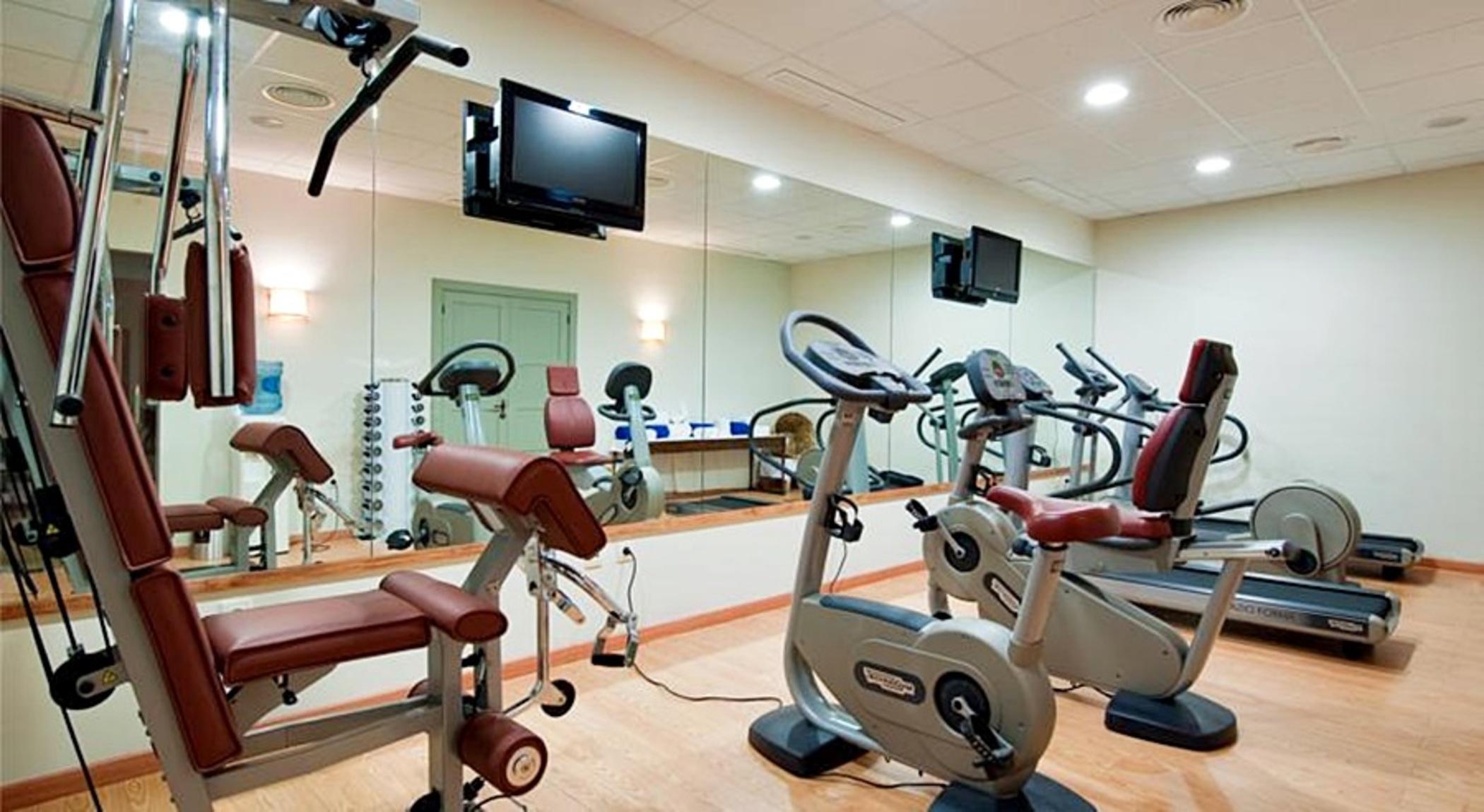 Vincci Seleccion Estrella Del Mar Hotel Marbella Tiện nghi bức ảnh A gym at a hotel