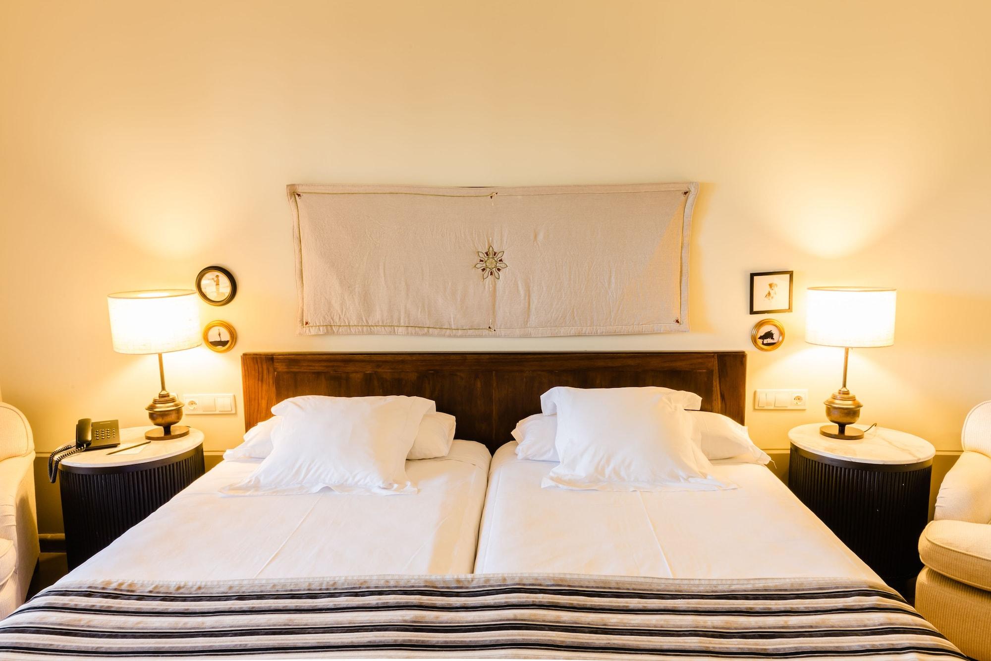 Vincci Seleccion Estrella Del Mar Hotel Marbella Ngoại thất bức ảnh A futon bed